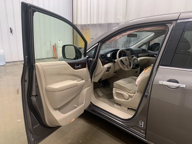 2015 Nissan Quest - Image 7 of 21