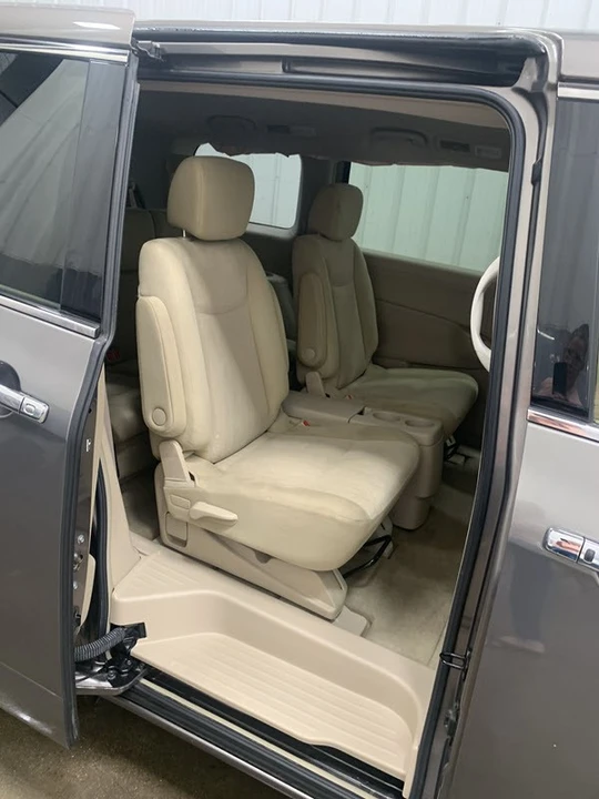 2015 Nissan Quest - Image 16 of 21