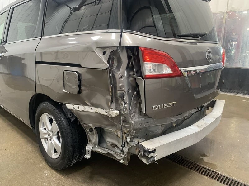 2015 Nissan Quest - Image 14 of 21
