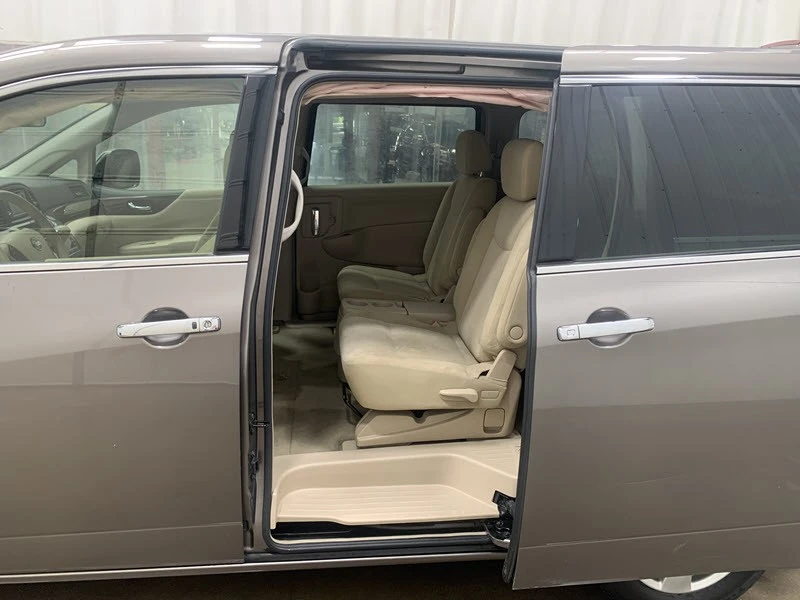 2015 Nissan Quest - Image 11 of 21