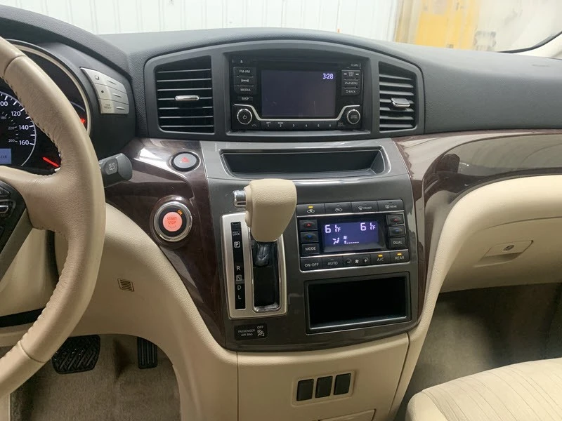 2015 Nissan Quest - Image 9 of 21