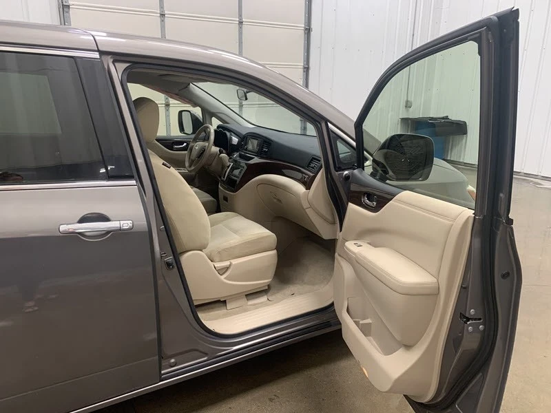 2015 Nissan Quest - Image 18 of 21