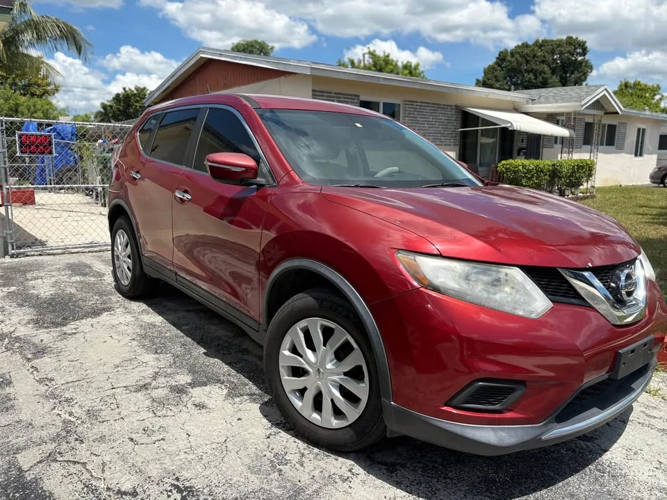 2015 Nissan Rogue - Image 2 of 7