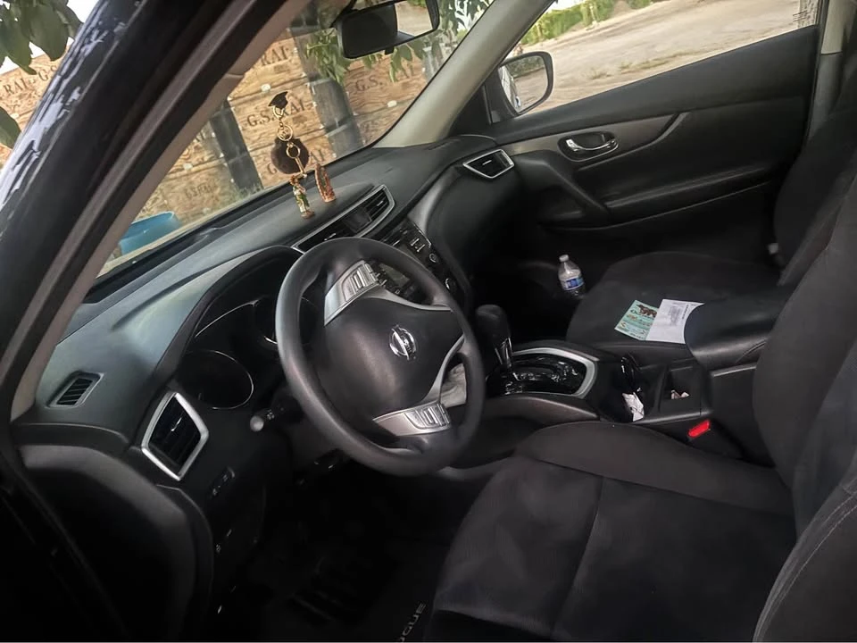 2015 Nissan Rogue - Image 2 of 8