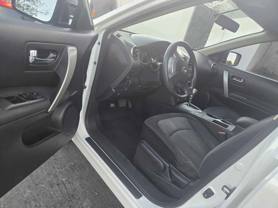 2015 Nissan Rogue - Image 4 of 7