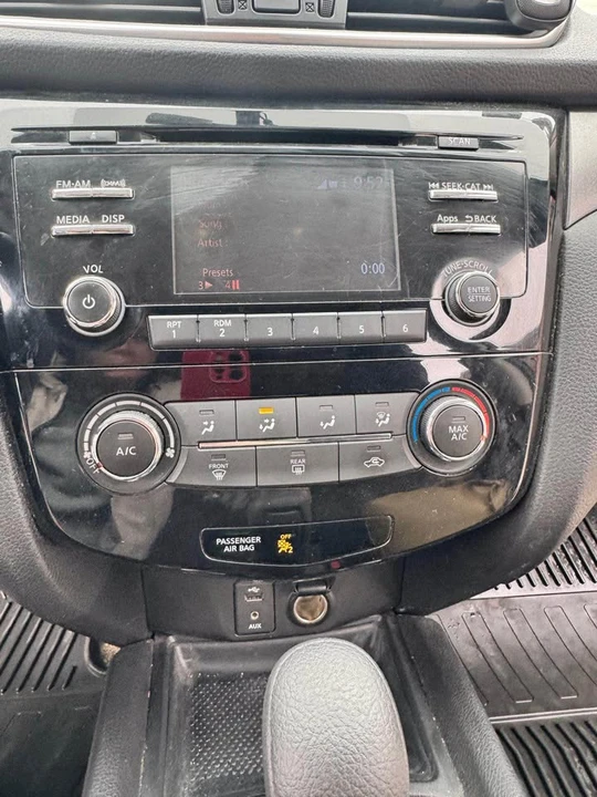 2015 Nissan Rogue - Image 12 of 15