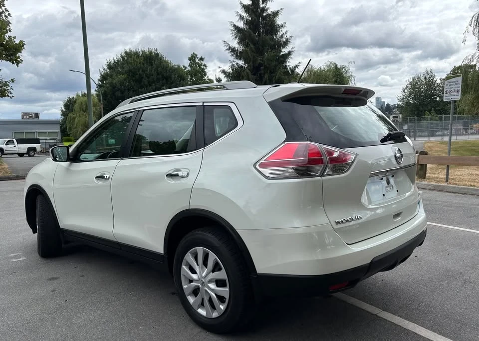 2015 Nissan Rogue - Image 5 of 17