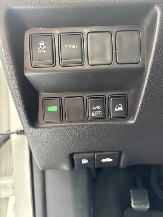 2015 Nissan Rogue - Image 15 of 17