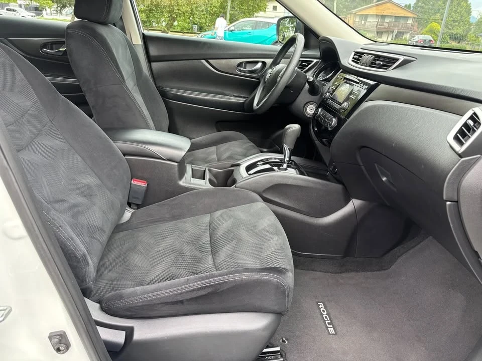 2015 Nissan Rogue - Image 11 of 17