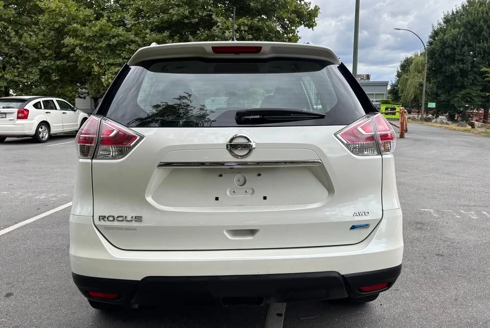 2015 Nissan Rogue - Image 4 of 17