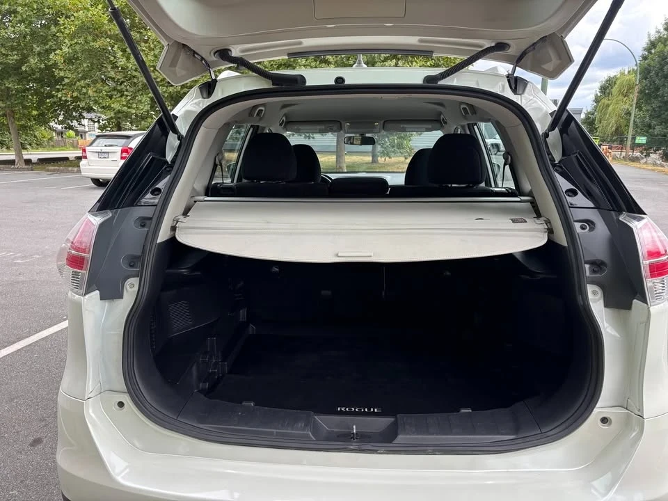 2015 Nissan Rogue - Image 9 of 17
