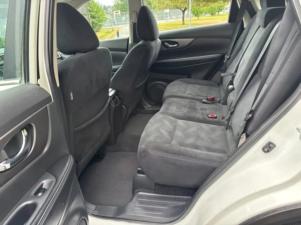 2015 Nissan Rogue - Image 8 of 17