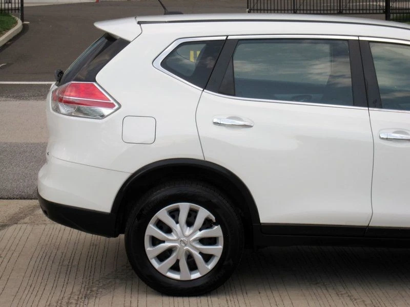 2015 Nissan Rogue - Image 11 of 12