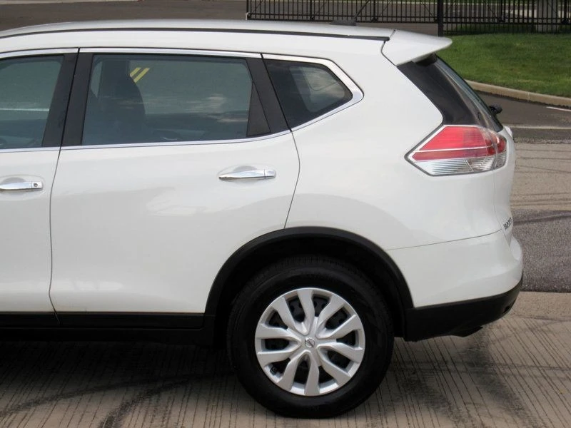 2015 Nissan Rogue - Image 8 of 12