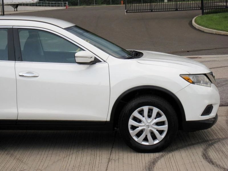 2015 Nissan Rogue - Image 10 of 12