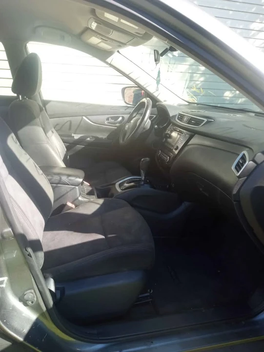 2015 Nissan Rogue - Image 5 of 8