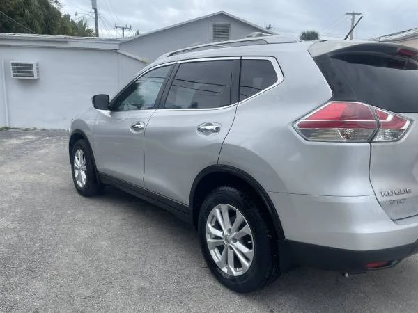 2015 Nissan Rogue - Image 4 of 9