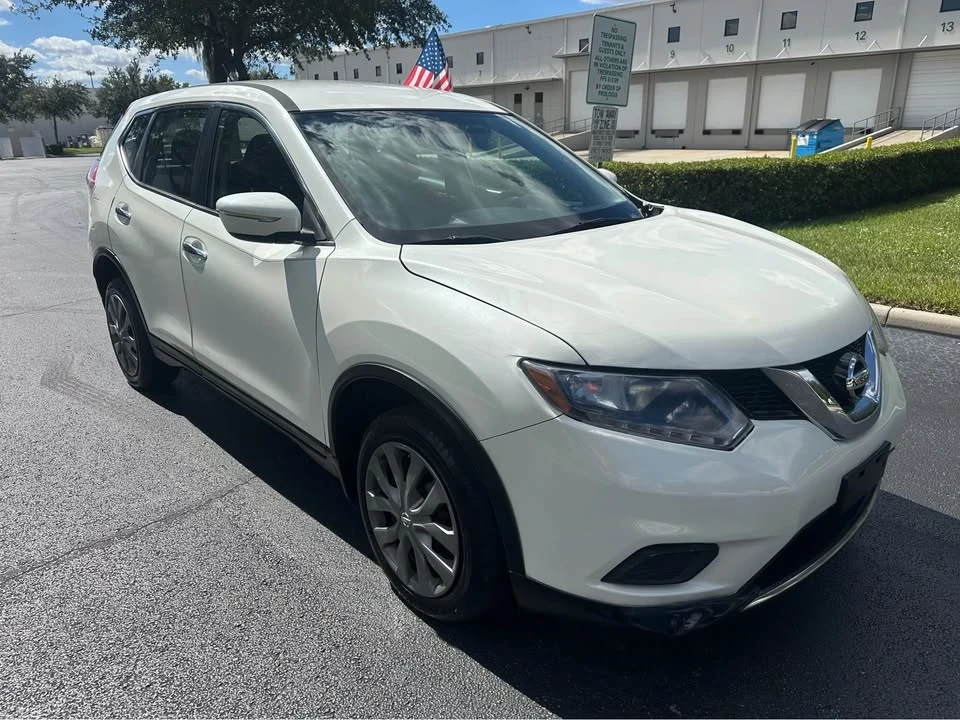 2015 Nissan Rogue - Image 2 of 10