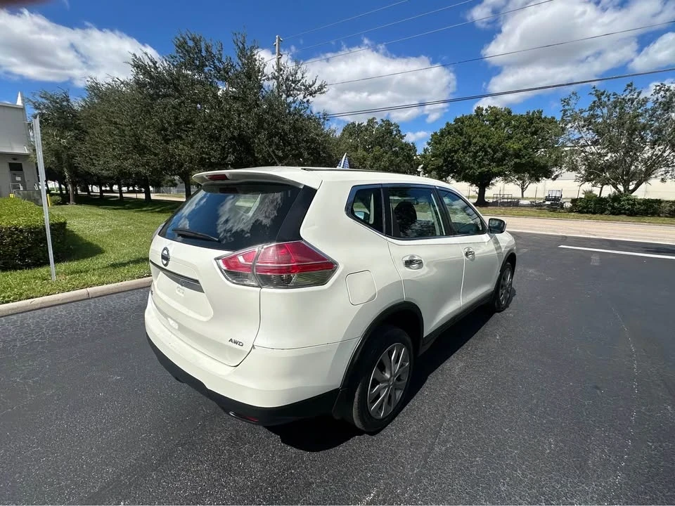 2015 Nissan Rogue - Image 9 of 10