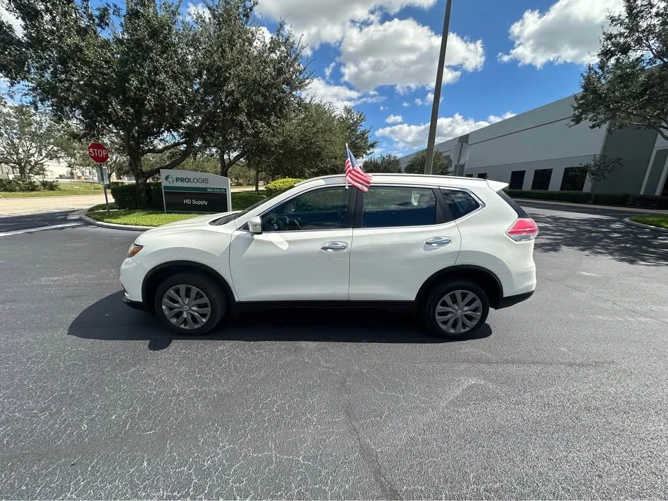 2015 Nissan Rogue - Image 4 of 10