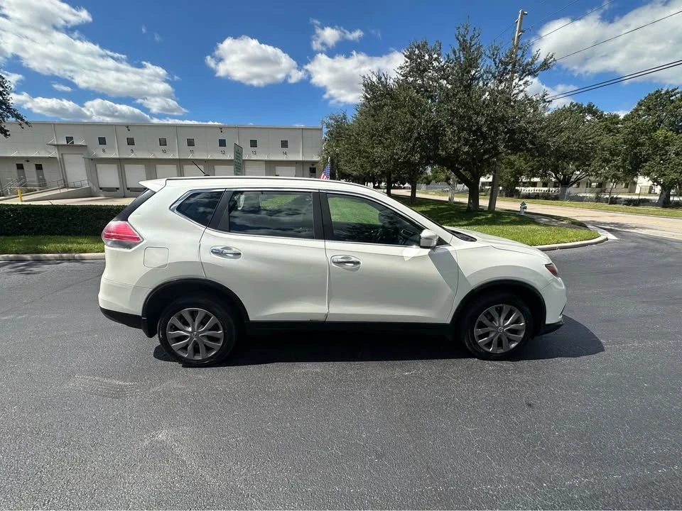 2015 Nissan Rogue - Image 8 of 10