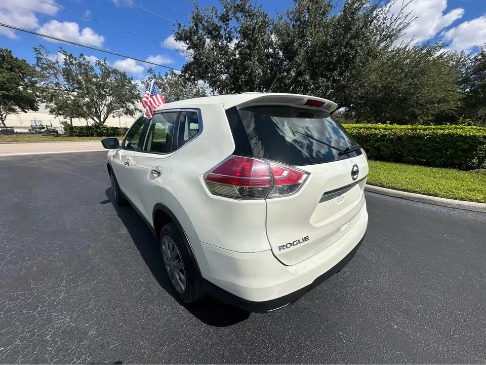 2015 Nissan Rogue - Image 6 of 10