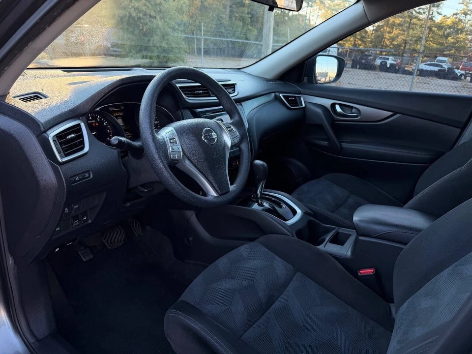 2015 Nissan Rogue - Image 16 of 21