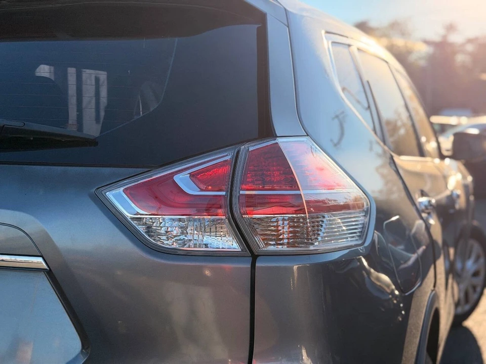 2015 Nissan Rogue - Image 12 of 21