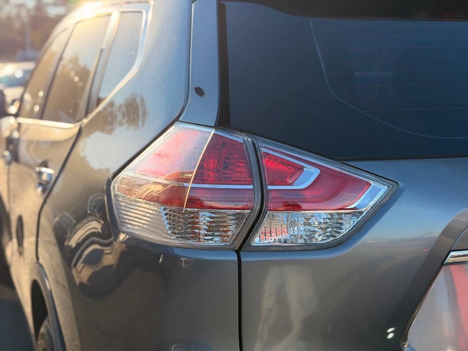 2015 Nissan Rogue - Image 11 of 21