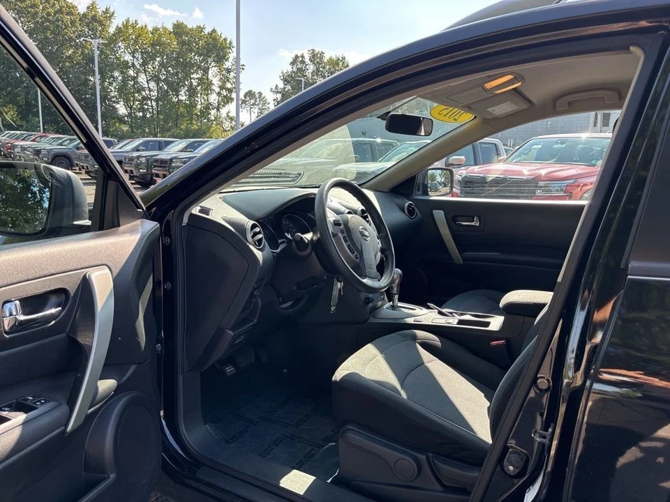 2015 Nissan Rogue - Image 2 of 12