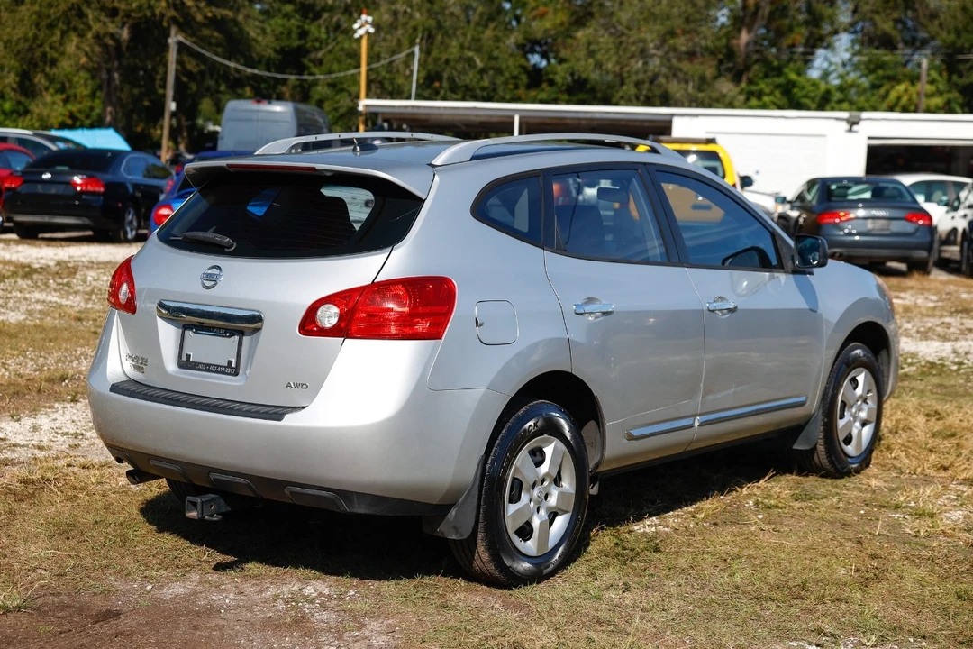 2015 Nissan Rogue - Image 11 of 12