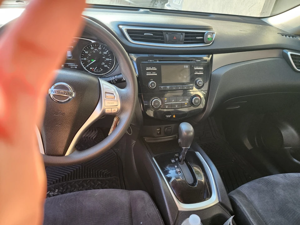 2015 Nissan Rogue - Image 9 of 21