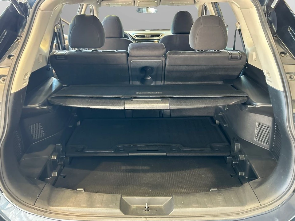 2015 Nissan Rogue - Image 11 of 12