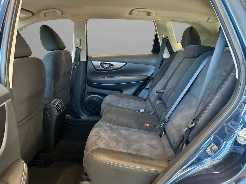 2015 Nissan Rogue - Image 10 of 12