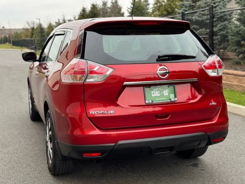 2015 Nissan Rogue - Image 10 of 12