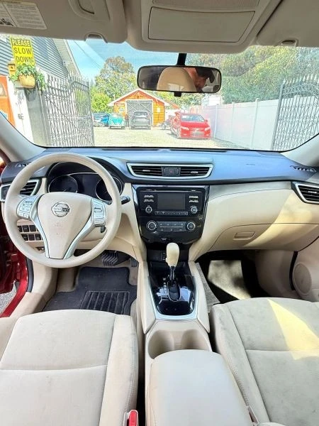 2015 Nissan Rogue - Image 10 of 12