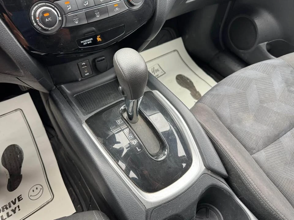 2015 Nissan Rogue - Image 13 of 19