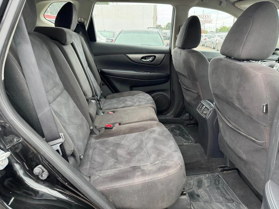 2015 Nissan Rogue - Image 10 of 19