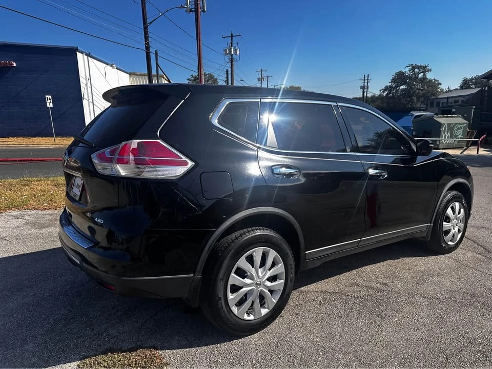 2015 Nissan Rogue - Image 2 of 3