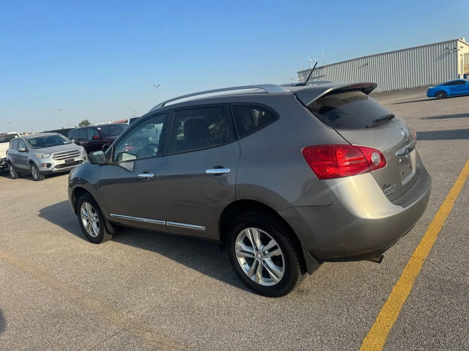 2015 Nissan Rogue - Image 10 of 17