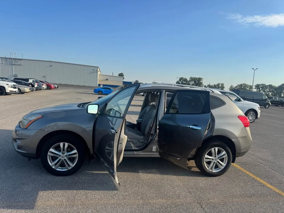 2015 Nissan Rogue - Image 4 of 17