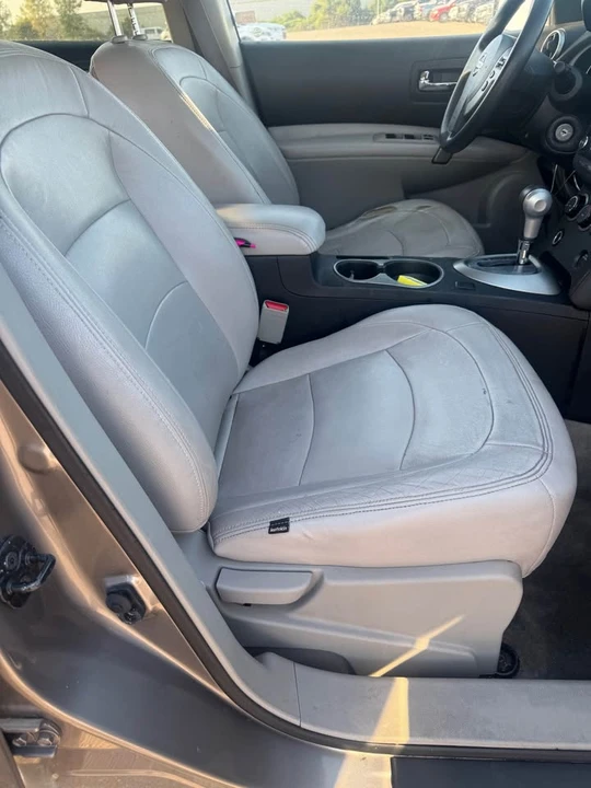 2015 Nissan Rogue - Image 14 of 17