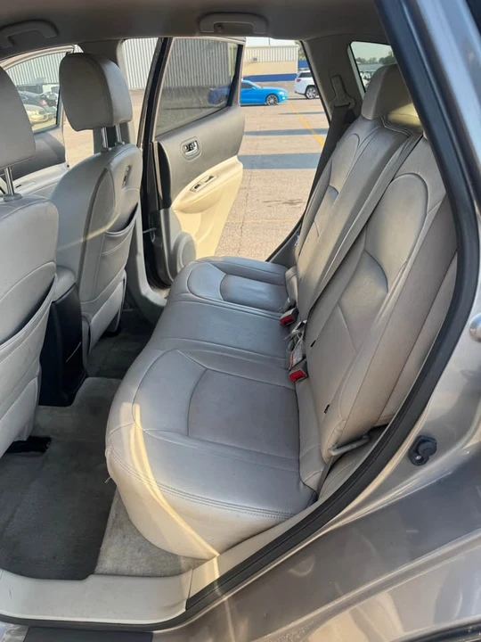 2015 Nissan Rogue - Image 2 of 17