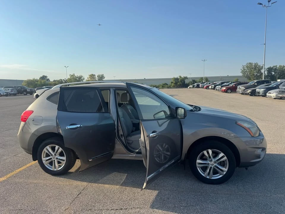 2015 Nissan Rogue - Image 11 of 17