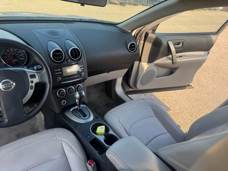 2015 Nissan Rogue - Image 7 of 17