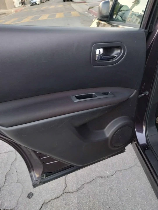 2015 Nissan Rogue - Image 11 of 18