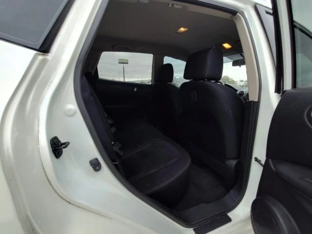 2015 Nissan Rogue - Image 10 of 12