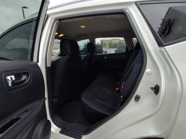2015 Nissan Rogue - Image 8 of 12