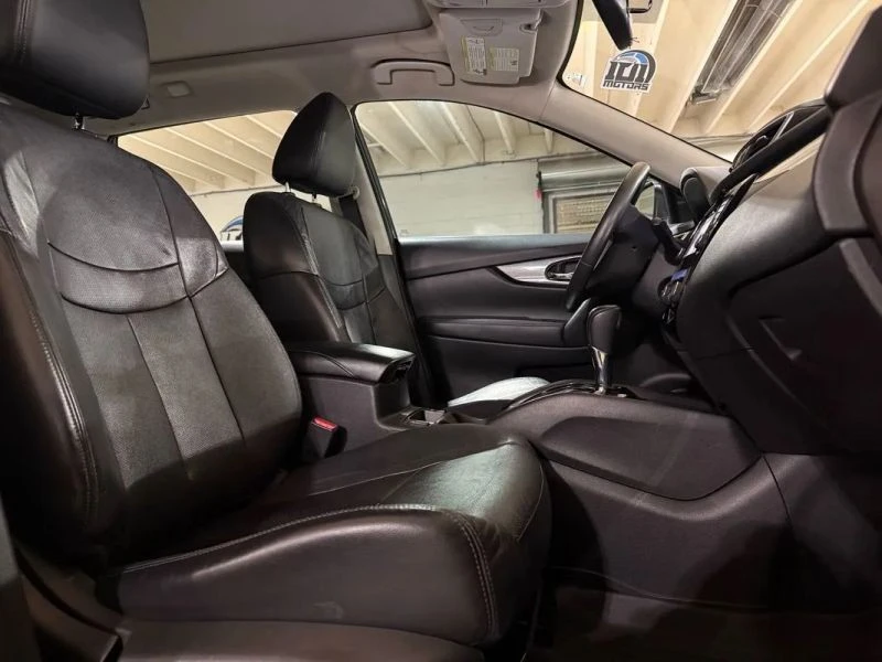 2015 Nissan Rogue - Image 10 of 12