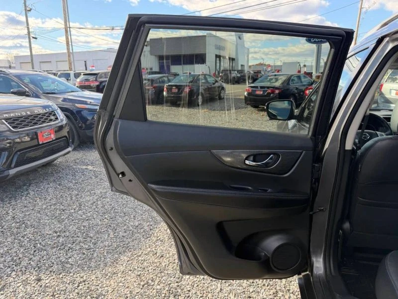 2015 Nissan Rogue - Image 11 of 12